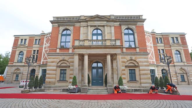  Die Bayreuther Festspiele werden 150 Jahre alt.