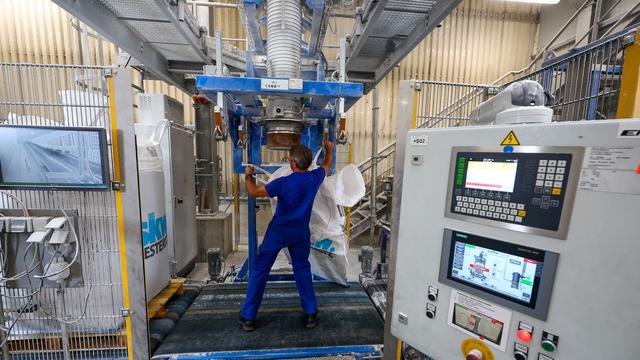 Skilled labor shortage: Chemical industry aims to secure more apprenticeships