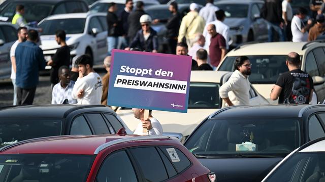 Neue Vorgaben: Gericht: Mietwagen-Mindestpreise in Köln wohl rechtswidrig