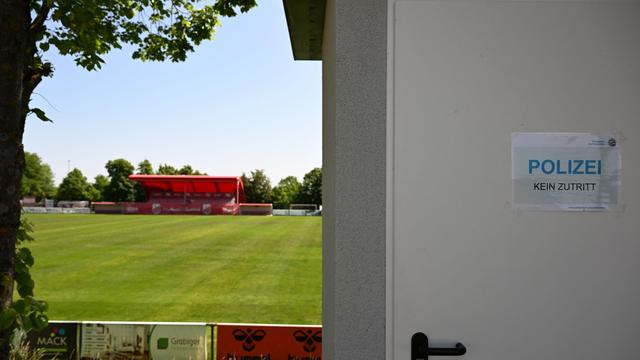 Nach Razzia 2023: Jahrelange Schwarzarbeit: Hohe Strafen für Fußballverein