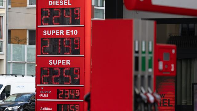 Kraftstoffpreise: MV geht Verstößen gegen 12-Uhr-Regel an Tankstellen nach
