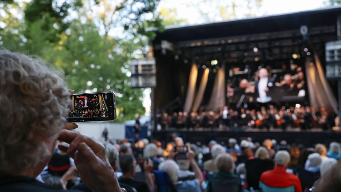 150 Jahre Festspiele: Tausende genießen Wagner zum Sonnenuntergang
