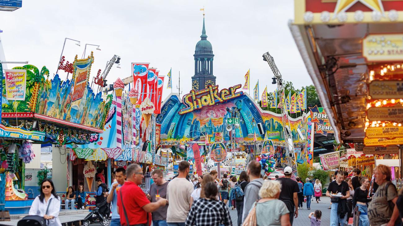 Freizeit: Volksfest Sommerdom beginnt - ein neues Fahrgeschäft