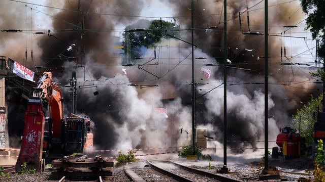 Brückensprengung: Eisenbahnbrücke in Hamburg-Altona gesprengt