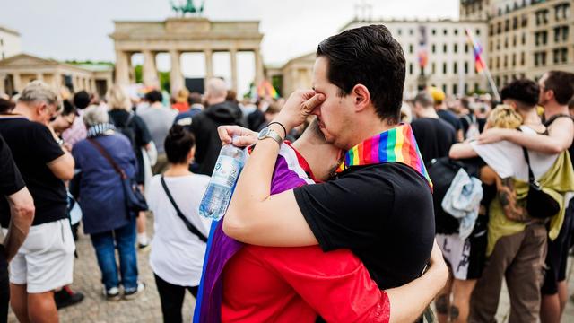 Angriff auf Berliner CSD: CSD-Veranstalter: Anschlag nicht instrumentalisieren