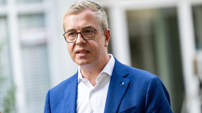  Evers hat sich nach dem Angriff am Rande des Berliner CSD erschüttert gezeigt.