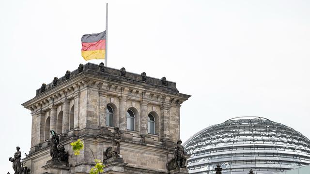 Bundestagspräsidentin reagiert: Klöckner ordnet Trauerbeflaggung für Bundestag an
