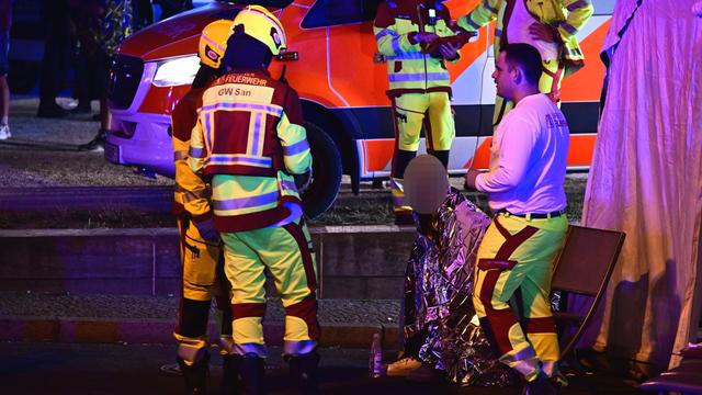Rettungseinsatz: Polizei: Ein Toter, 16 Verletzte