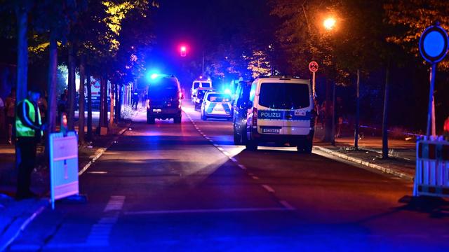 Rettungseinsatz: Polizei: Zeugen berichten von Stichverletzungen