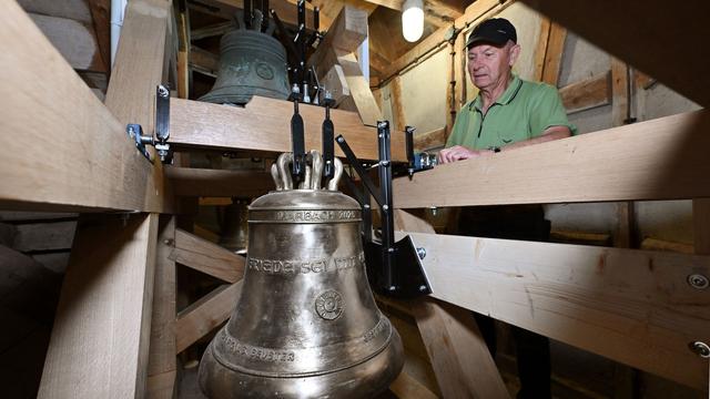 Kirchenglocken: Turm der St. Gotthardt-Kirche erstmals mit Glocken