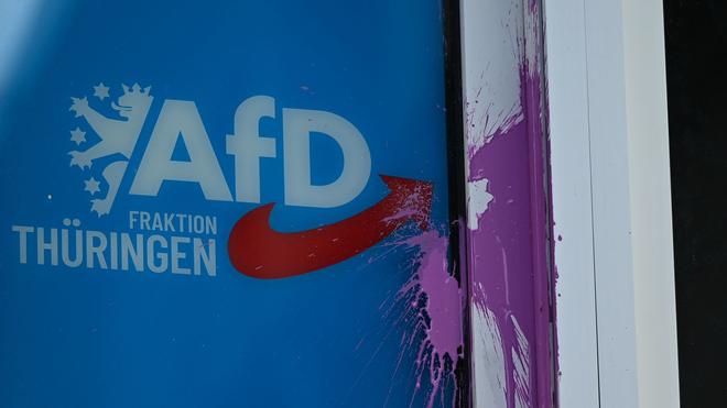 Zahlen vorgelegt: Viele Angriffe auf Abgeordnetenbüros der AfD (Illustration).