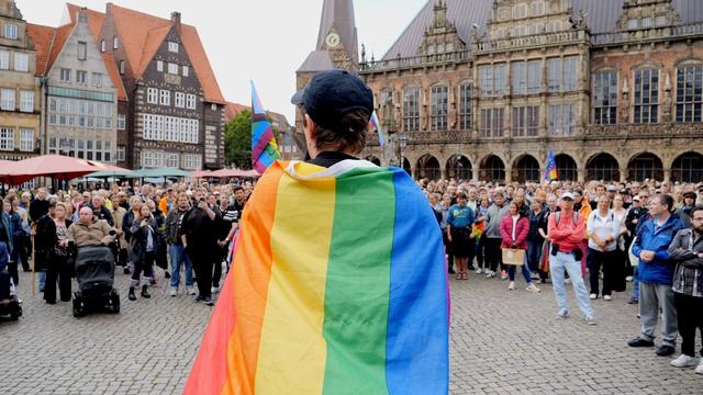 Anschlag am Rande des CSD: Mahnwachen nach dem Angriff auf den Berliner CSD