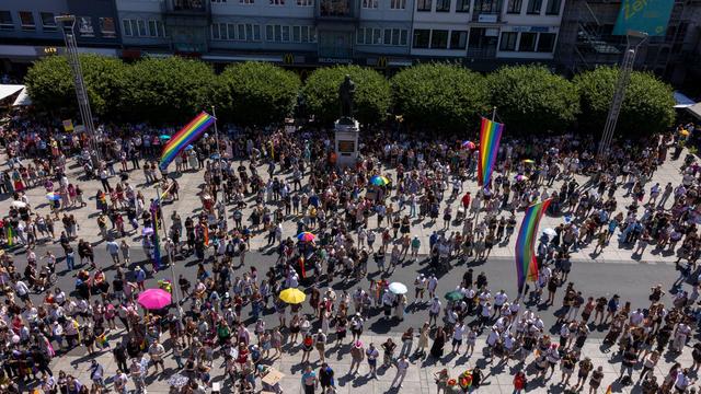 Bunt, aber sicher?: «Hass tötet»: CSDs wollen sich nicht einschüchtern lassen