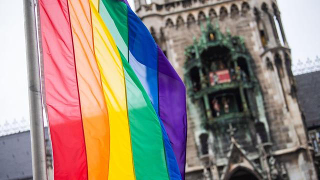 Terror beim CSD: Regenbogenflaggen in München nach Anschlag beim Berliner CSD