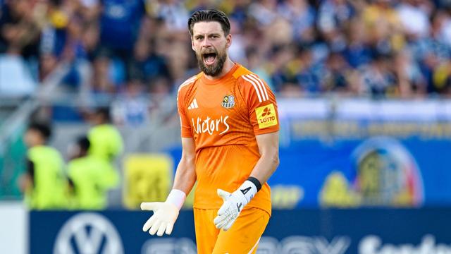 Fußball: Torwart Phillip Menzel hilft vorerst beim Union-Training aus