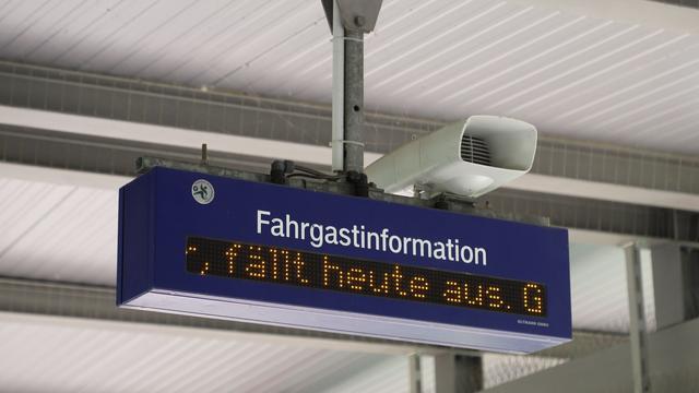 Schienenersatzverkehr: Defektes Stellwerk: Bahnstrecke in Solingen gesperrt
