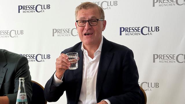 Fußball-Bundesliga: Bayern-Boss steckt Ziele ab: «Natürlich» bleibt Olise