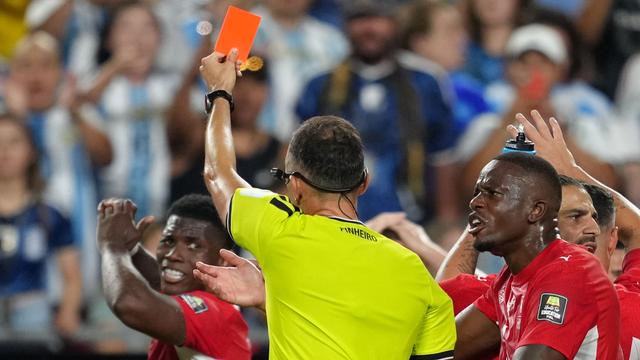 Embolo der Leidtragende: Gelb-Rot wegen Schwalbe: Regel bei WM falsch angewendet