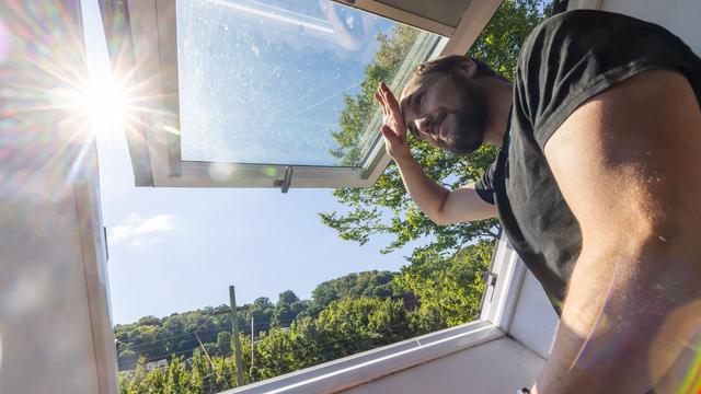Hohe Temperaturen: Leben im Dachgeschoss: Bewohner kämpfen gegen die Hitze