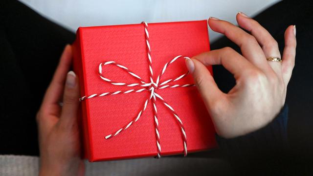 Gesellschaft: Umfrage: Warum wir uns gern selbst Geschenke kaufen