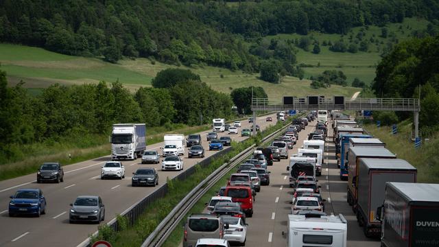 Verkehr: Ferienstart im Land: Volle Straßen, Bahnhöfe und Flughäfen