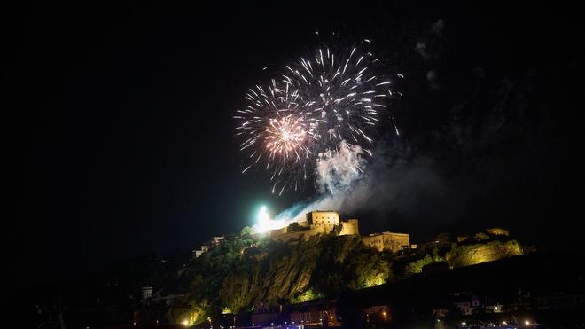 Freizeit und Tourismus: Auch ohne einen fahrenden Schiffskonvoi wird die Festung Ehrenbreitstein im Feuerwerkslicht erstrahlen, ähnlich wie im vergangenen Jahr. (Archivbild)