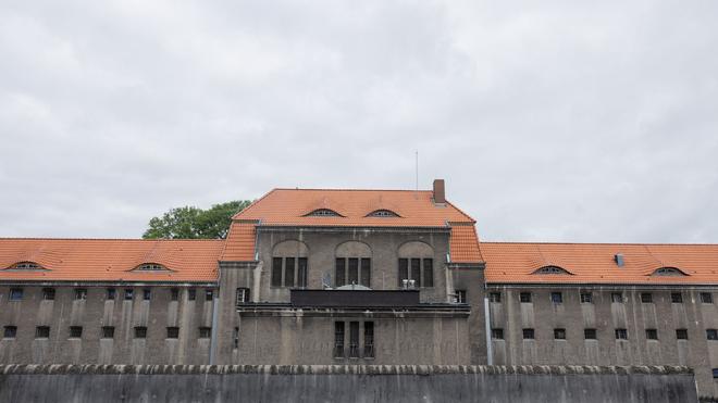 Drogenhandel hinter Gittern?: In der JVA Willich 1 wird gegen Vollzugsbeamte ermittelt. (Archivbild)