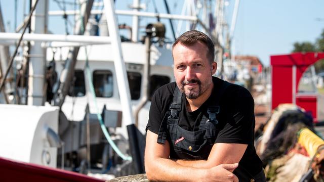Häfen in Schleswig-Holstein: Krabbenfischer Claußen will an die Zukunft in Büsum glauben
