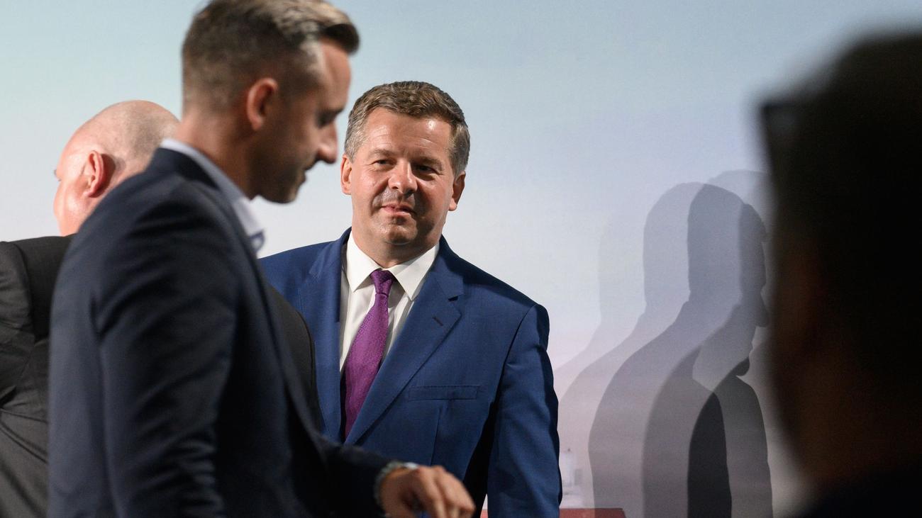 Landtagswahl: Umfrage: AfD in Sachsen-Anhalt weiter vorn – Kleine legen zu