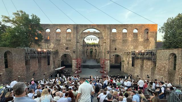 Festspiele: Vorhang auf, Hitze an - Und das Publikum kommt