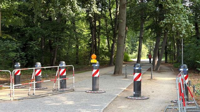 Terror in Berlin: Polizei stellt nahe dem Anschlagsort in Berlin Poller auf