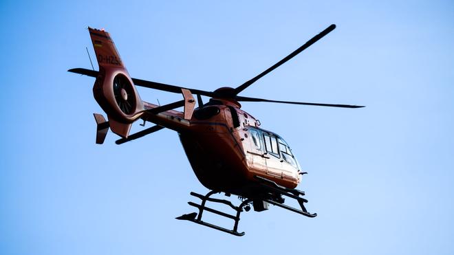  Auch ein Rettungshubschrauber kam bei dem Unfall in Weinheim zum Einsatz. (Symbolbild)