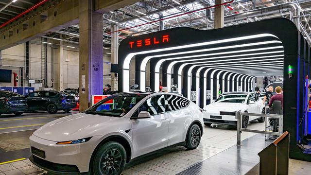 Elektroautos: Tesla stellt erste 1.000 Mitarbeiter in Grünheide neu ein