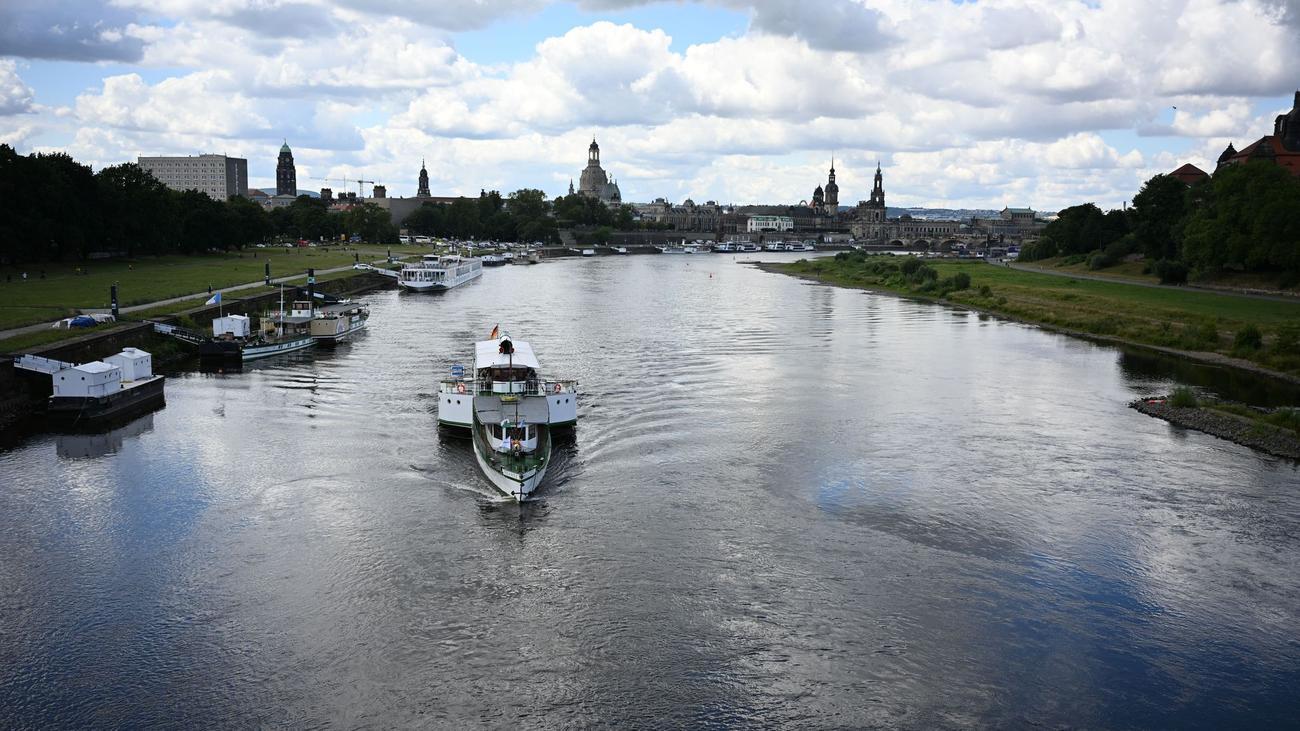 Schifffahrt auf der Elbe: Wasser in der Elbe wieder knapp - Schifffahrt eingeschränkt