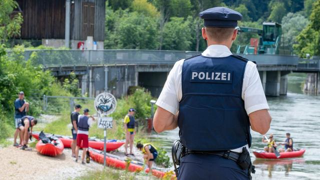 Boote auf Wildfluss: Ballermann auf der Isar? Polizei kontrolliert Schlauchboote