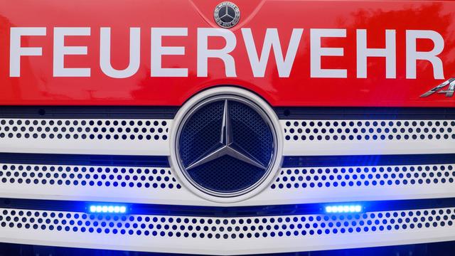 Gelände gesperrt: Zwölf Autos brennen - 400.000 Euro Schaden