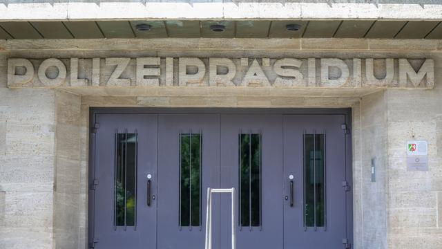 Vorfall in Witten: Absichtlich angefahren? Verletzte Frau am Straßenrand