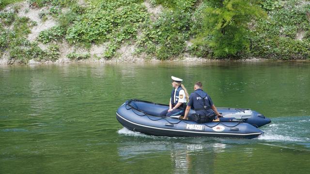 Boote auf Wildfluss: Ballermann auf der Isar? Polizei kontrolliert Schlauchboote
