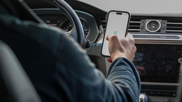Unfallprävention: Im Blindflug – Handy am Steuer ist unterschätzte Gefahr