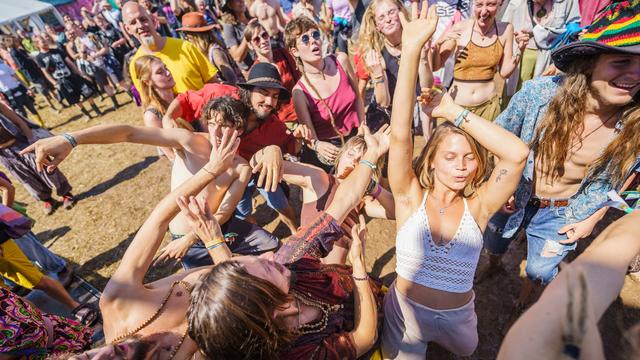 Musikfestival in Osthessen: Motto «Ewige Liebe»: Tausende feiern beim Herzberg-Festival