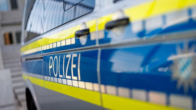 Oberpfalz: Schwestern streiten auf Fahrt - Beifahrerin springt aus Auto