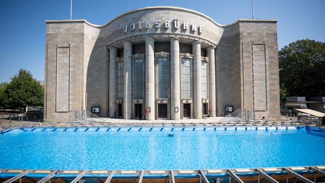 Theaterprojekt: Volksbühne: Wie man an Tickets für das Schwimmbad kommt