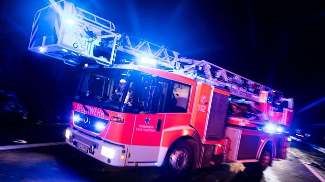 Feuerwehreinsatz: Die Feuerwehr rückte am Sonntagabend aus. (Symbolbild)