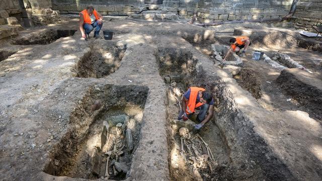 Archäologie: Adel begraben am Naumburger Dom – Archäologen finden Gräber