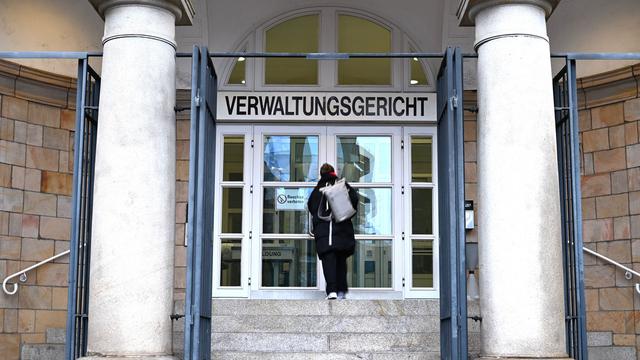 Verwaltungsgericht: Gericht: Ausweisung nach Angriff auf Polizisten rechtmäßig