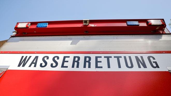 Badeunfall: In einem größeren Einsatz konnte in Essen ein Mann aus der Ruhr gerettet werden. (Symbolbild)