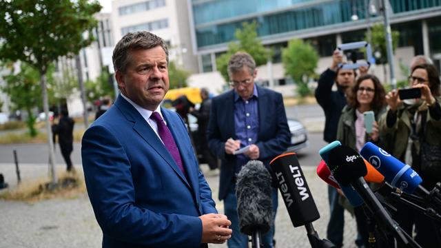 Rentenstreit: Schulze hält an Forderung zur Rente nach 45 Jahren fest