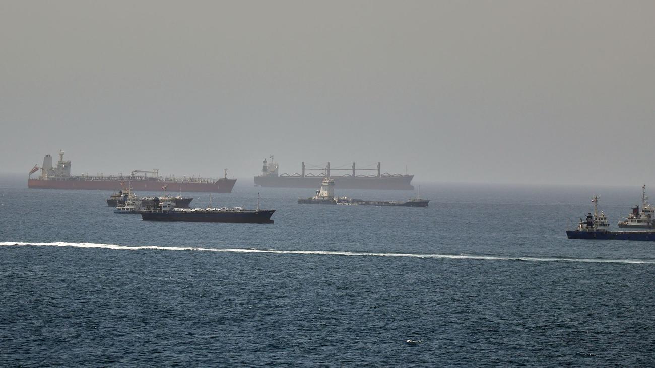 Iran-Krieg: Frachtschiff in Straße von Hormus angegriffen