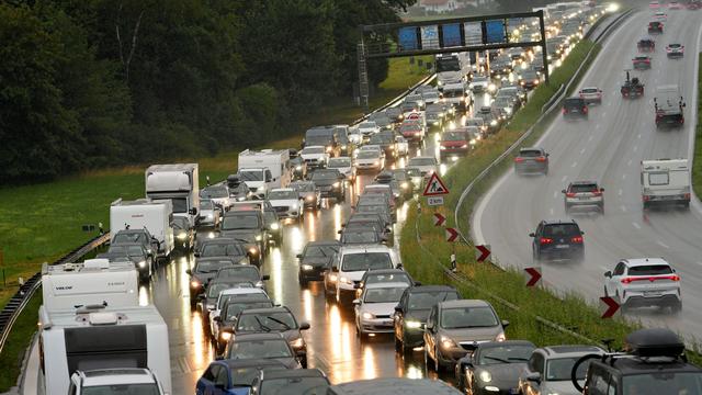 Oberbayern: Reifenplatzer an Lastwagen löst Unfall mit 14 Fahrzeugen aus
