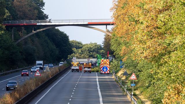 Bild: Verkehr: Wasserrohrbruch: A52 in Richtung Essen gesperrt